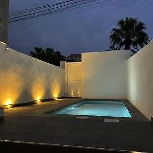 https://apartamentos-la-caracola-el-medano.tenerifehoteles.net